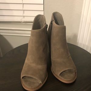 Vince Camuto block booties